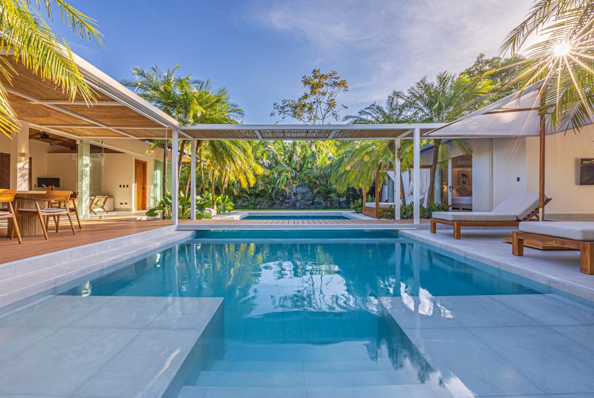CASA OHANA LUXURY VILLA- WALKING DISTANCE TO THE BEACH- 0.22 ACRES