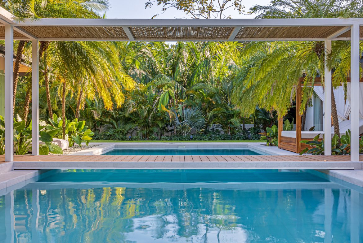 CASA OHANA LUXURY VILLA- WALKING DISTANCE TO THE BEACH- 0.22 ACRES