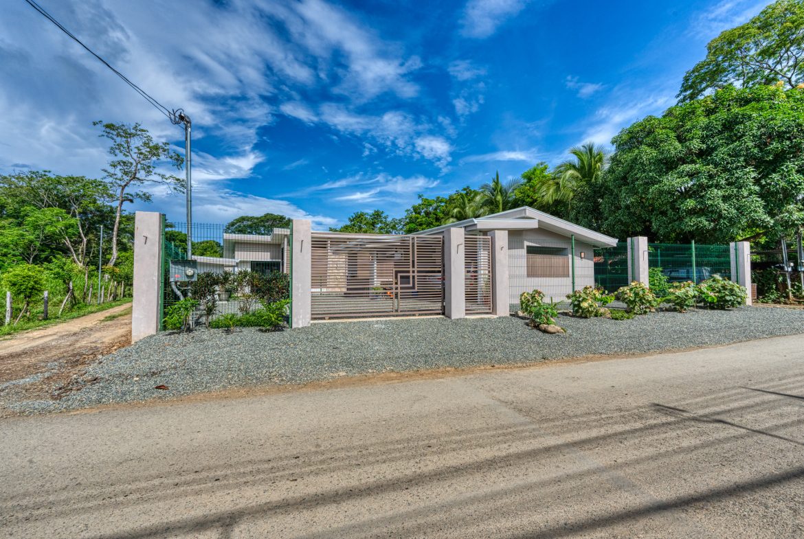 3 BEDROOM BEACH HOME IN THRIVING UVITA COMMUNITY – 0.14 ACRES