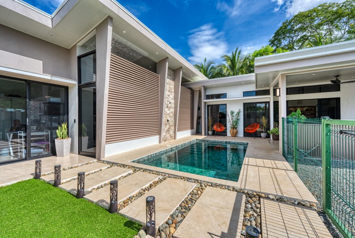 3 BEDROOM BEACH HOME IN THRIVING UVITA COMMUNITY – 0.14 ACRES