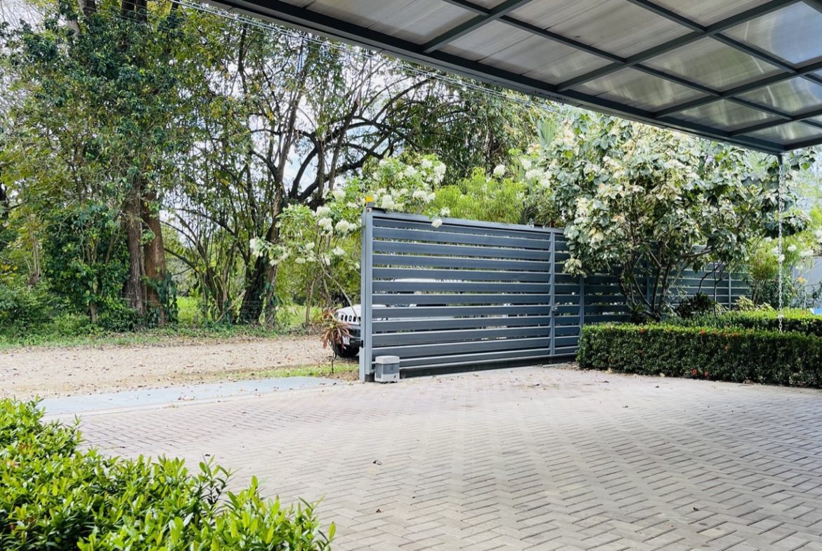 AMAZING 3-BEDROOM HOME IN UVITA – 0.12 ACRES