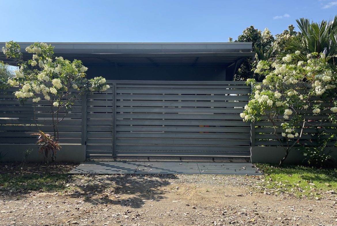AMAZING 3-BEDROOM HOME IN UVITA – 0.12 ACRES