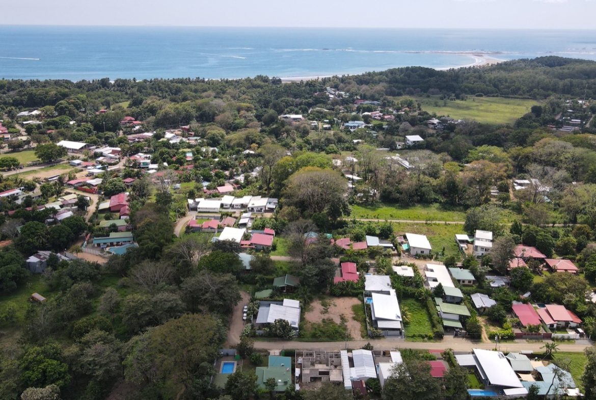 AMAZING 3-BEDROOM HOME IN UVITA – 0.12 ACRES