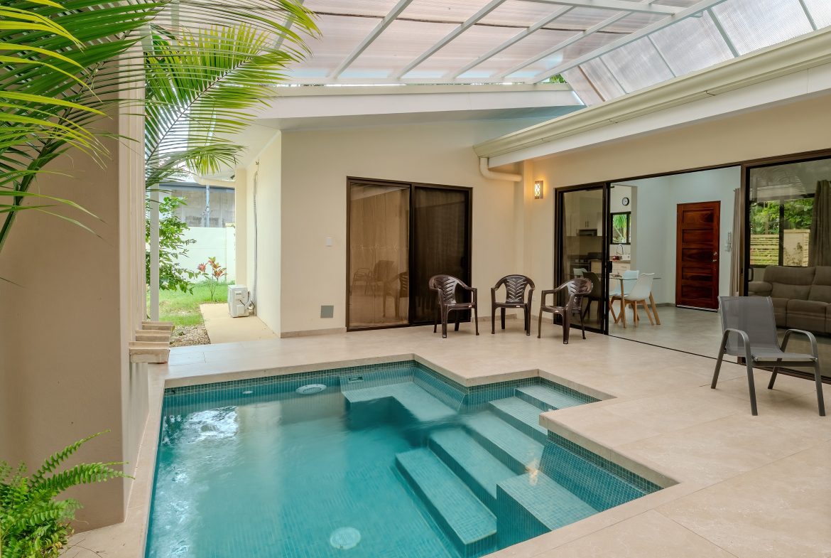 HOUSE AND CASITA CLOSE TO EVERYTHING IN UVITA