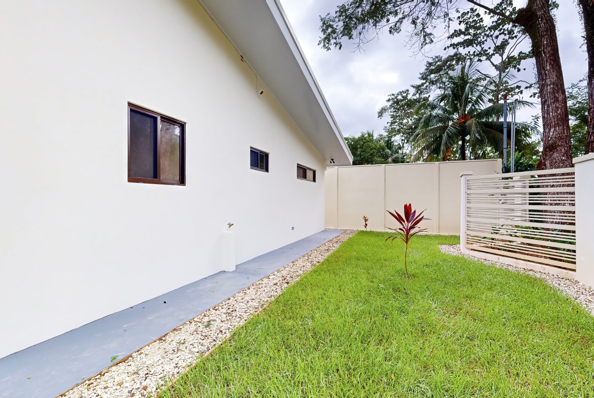 HOUSE AND CASITA CLOSE TO EVERYTHING IN UVITA