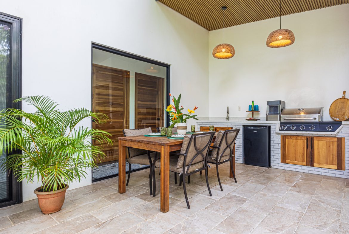 CASA PALMA VERDE – 3 Bedroom & 3 Bathroom Home with Bathtub and Big Pool – 0,71 ACRES