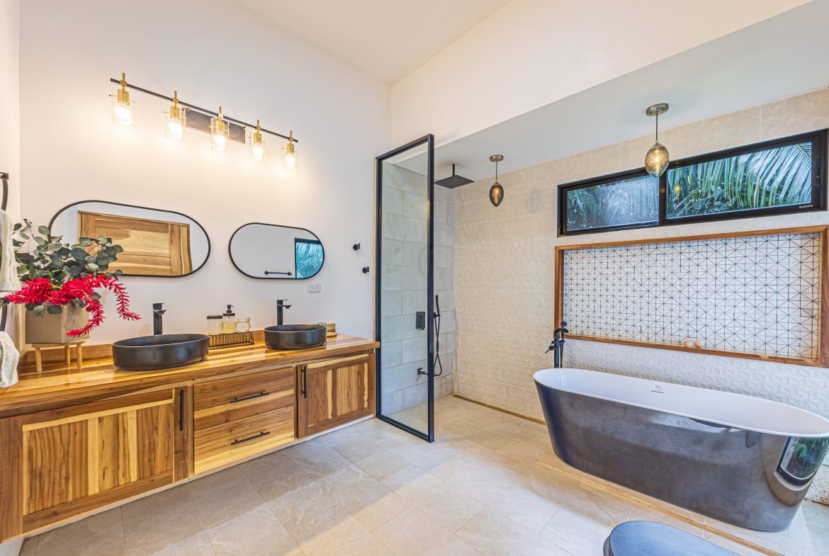 CASA PALMA VERDE – 3 Bedroom & 3 Bathroom Home with Bathtub and Big Pool – 0,71 ACRES