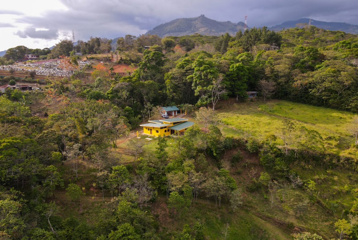 NEWLY BUILT 2 BEDROOM HOME WITH AMAZING MOUNTAIN VIEW, CREEK, RIVER AND FRUIT TREES – 6 ACRES, Uvita, Costa Rica — photo 3