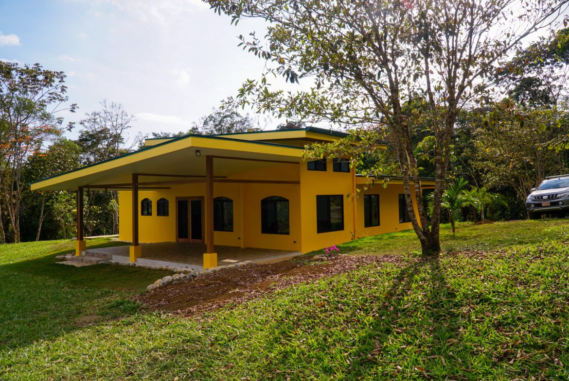 NEWLY BUILT 2 BEDROOM HOME WITH AMAZING MOUNTAIN VIEW, CREEK, RIVER AND FRUIT TREES – 6 ACRES
