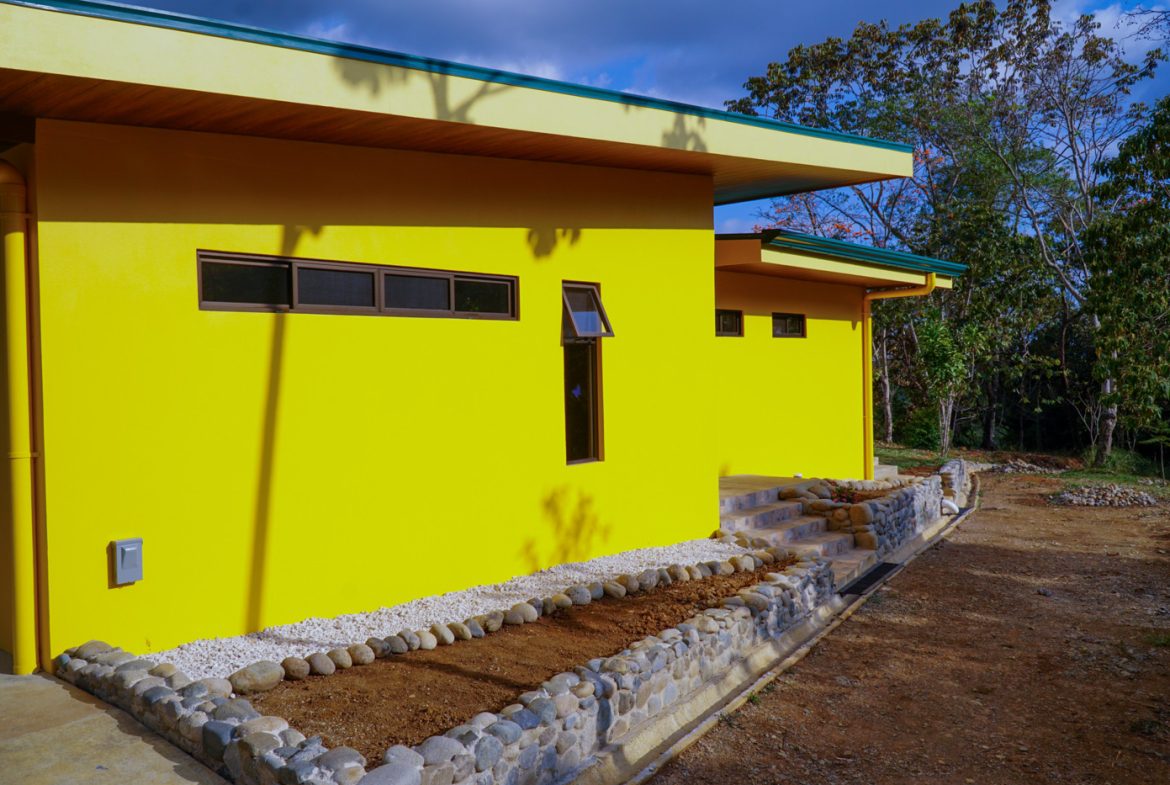NEWLY BUILT 2 BEDROOM HOME WITH AMAZING MOUNTAIN VIEW, CREEK, RIVER AND FRUIT TREES – 6 ACRES