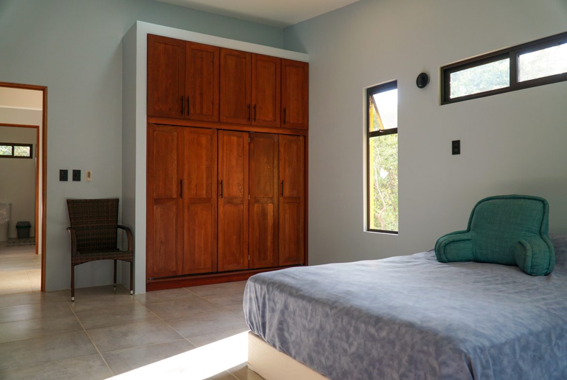 NEWLY BUILT 2 BEDROOM HOME WITH AMAZING MOUNTAIN VIEW, CREEK, RIVER AND FRUIT TREES – 6 ACRES