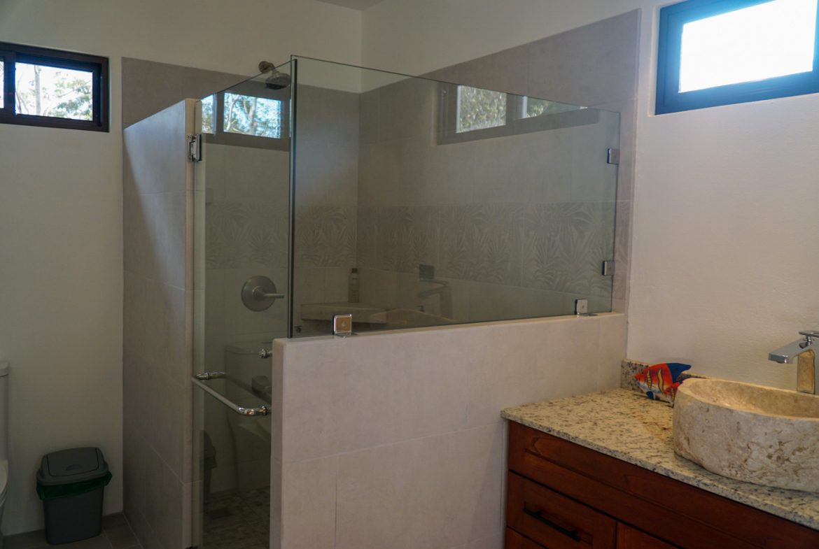 NEWLY BUILT 2 BEDROOM HOME WITH AMAZING MOUNTAIN VIEW, CREEK, RIVER AND FRUIT TREES – 6 ACRES