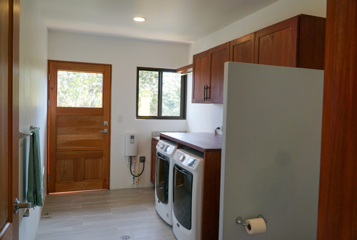 NEWLY BUILT 2 BEDROOM HOME WITH AMAZING MOUNTAIN VIEW, CREEK, RIVER AND FRUIT TREES – 6 ACRES