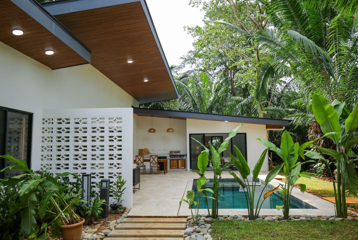 CASA PALMA VERDE – 3 Bedroom & 3 Bathroom Home with Bathtub and Big Pool – 0,71 ACRES