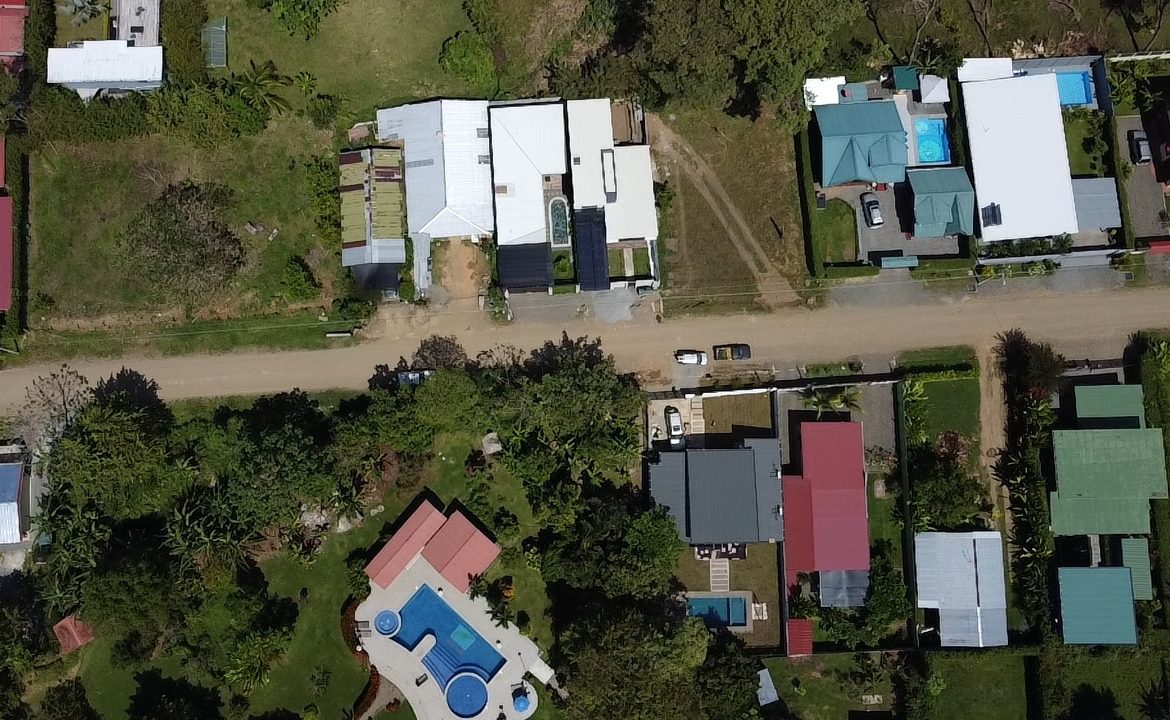 WALKING DISTANCE TO THE BEACH 3-BEDROOM TURN KEY HOUSE IN UVITA