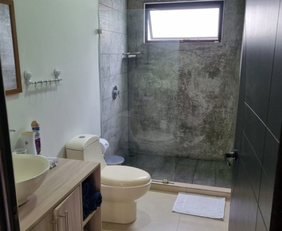 WALKING DISTANCE TO THE BEACH 3-BEDROOM TURN KEY HOUSE IN UVITA