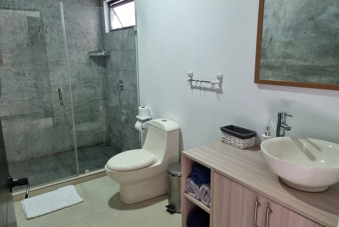 WALKING DISTANCE TO THE BEACH 3-BEDROOM TURN KEY HOUSE IN UVITA