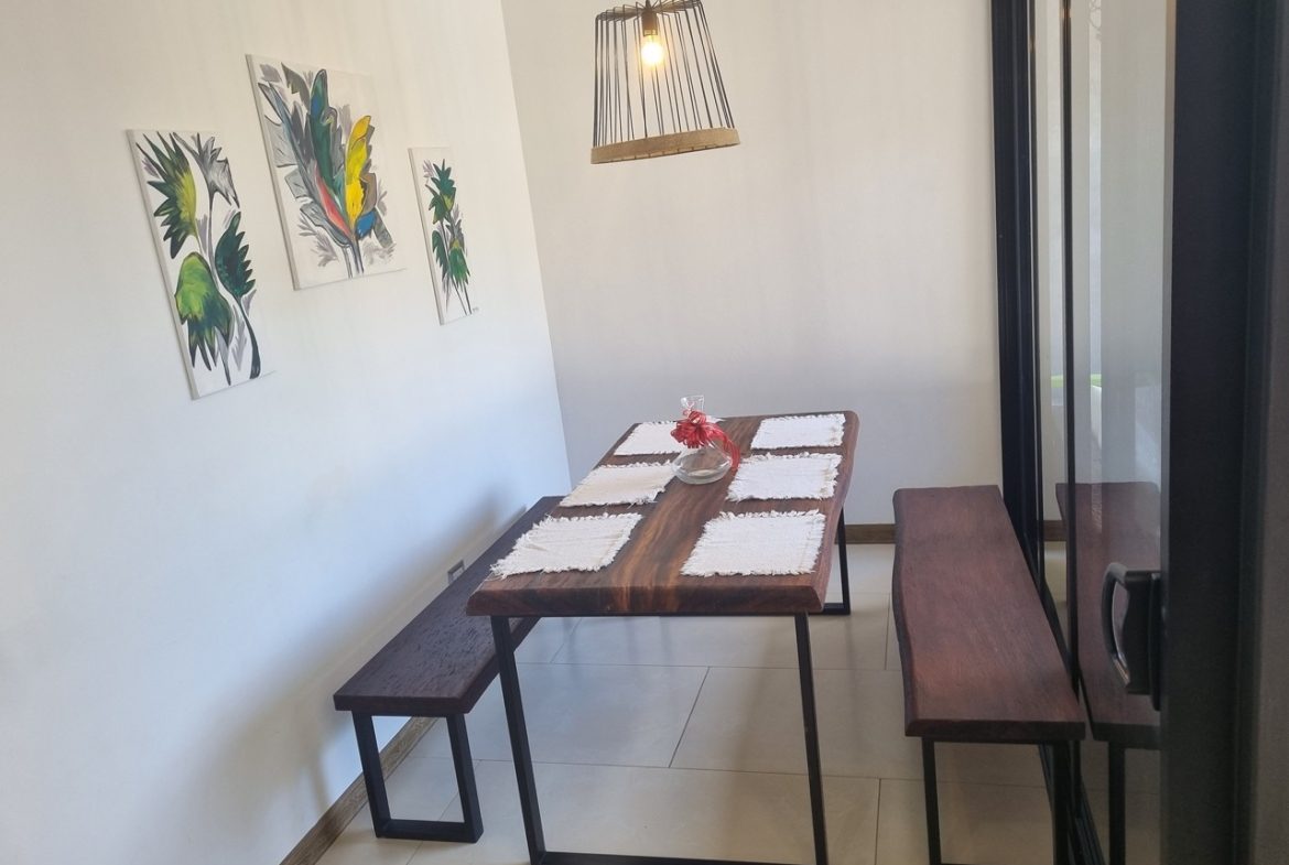 WALKING DISTANCE TO THE BEACH 3-BEDROOM TURN KEY HOUSE IN UVITA