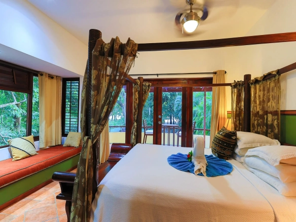 Beachfront Luxury Property Manuel Antonio, Manuel Antonio, Costa Rica — photo 5