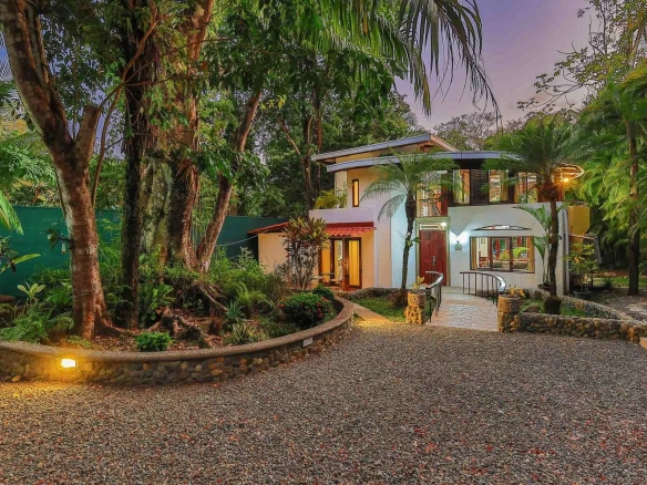 Beachfront Luxury Property Manuel Antonio, Manuel Antonio, Costa Rica — photo 6