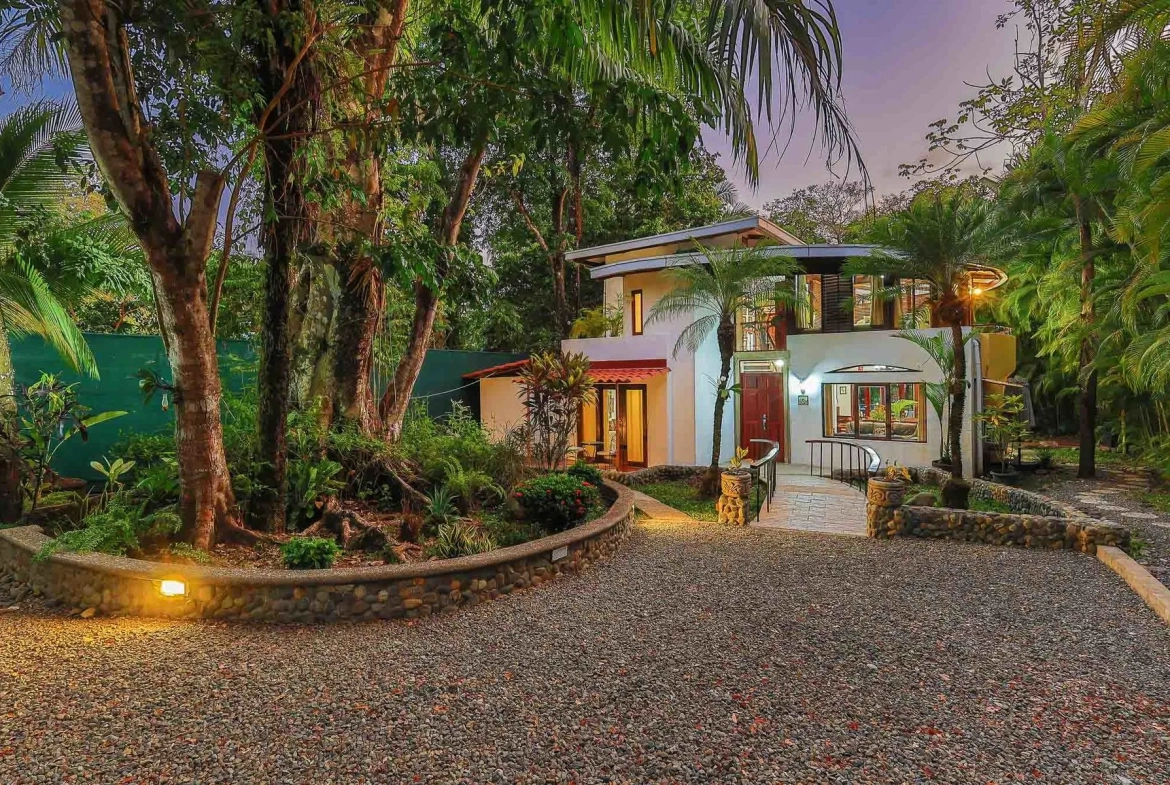 Beachfront Luxury Property Manuel Antonio, Uvita, Costa Rica — photo 2