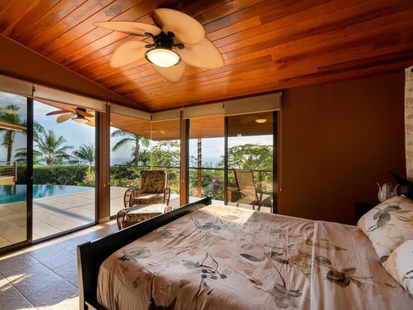 Ocean View Home in Escaleras