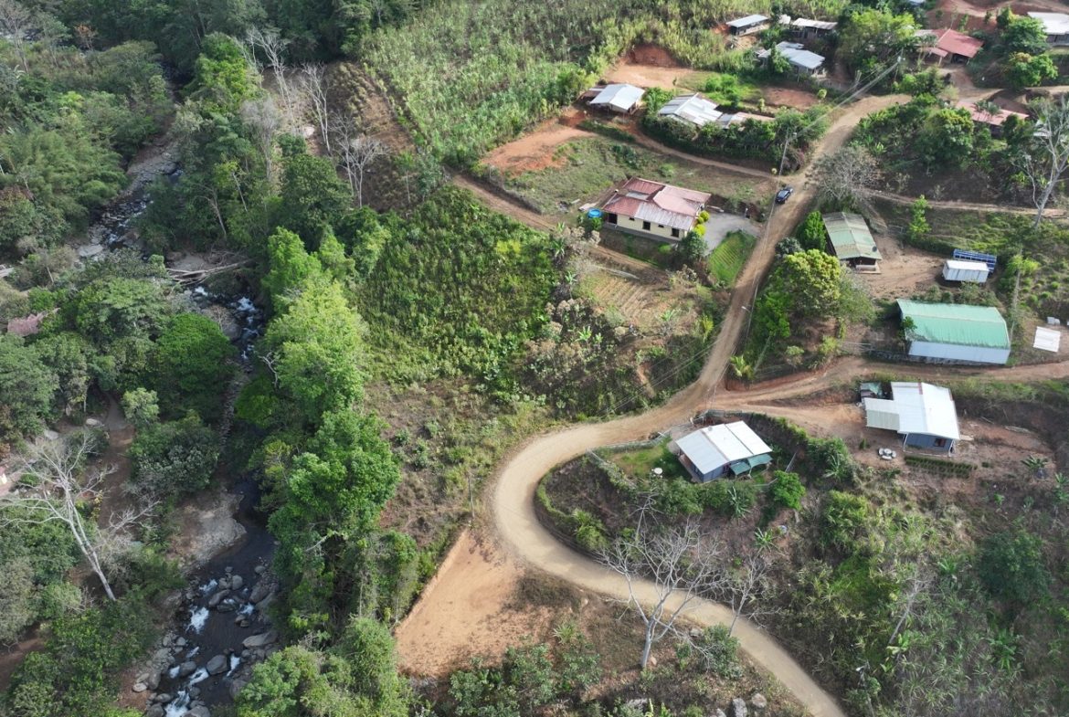 3 BEDROOM HOME IN A COOL CLIMATE WITH RIVER FRONTAGE – 1 ACRE