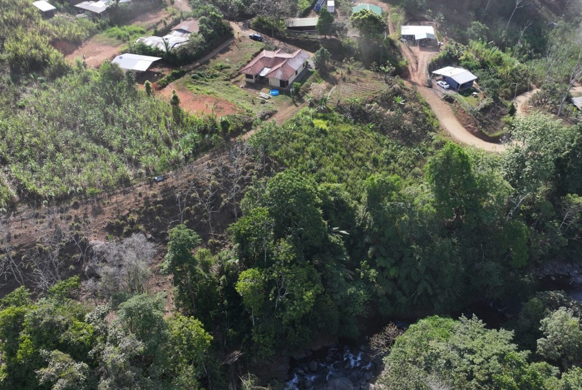 3 BEDROOM HOME IN A COOL CLIMATE WITH RIVER FRONTAGE – 1 ACRE