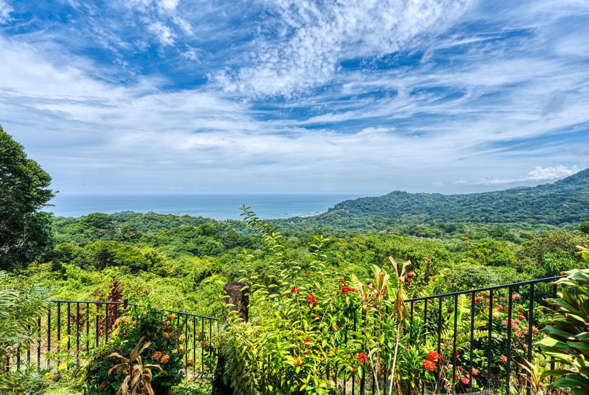 Best Views in Dominical – Home with Apartment and Infinity Pool – 1.47 Acres