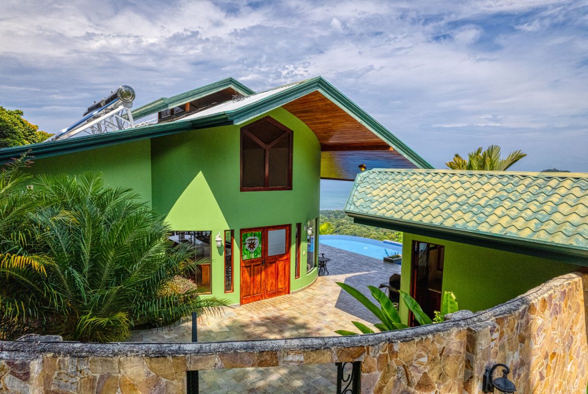 Best Views in Dominical – Home with Apartment and Infinity Pool – 1.47 Acres