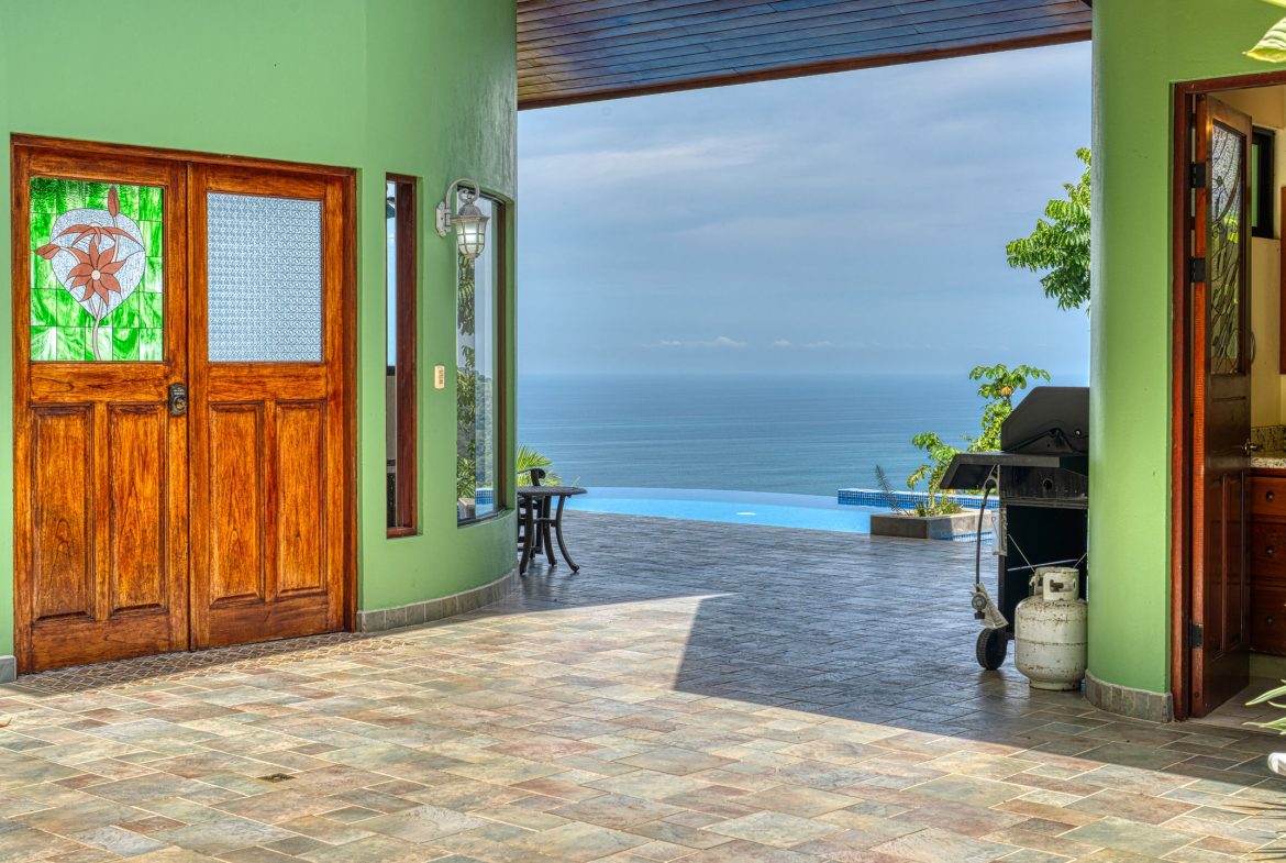 Best Views in Dominical – Home with Apartment and Infinity Pool – 1.47 Acres