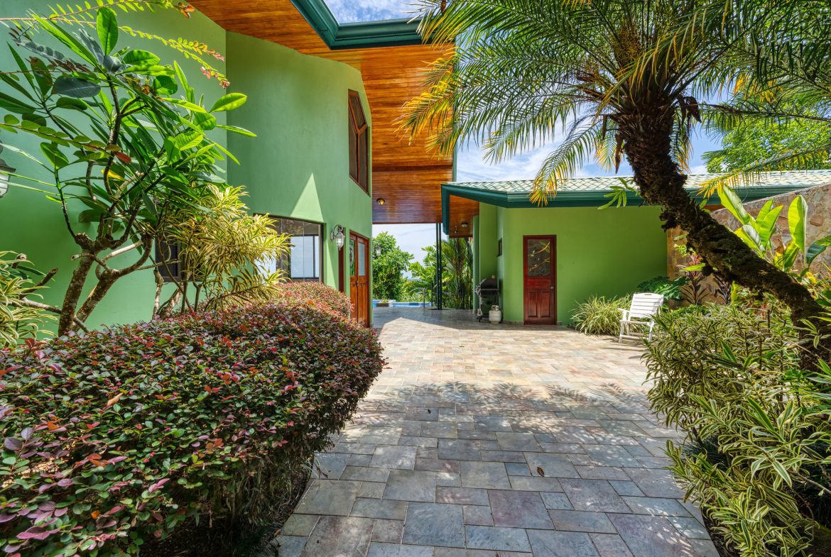 Best Views in Dominical – Home with Apartment and Infinity Pool – 1.47 Acres