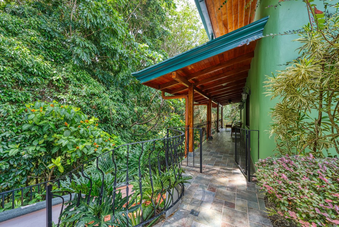 Best Views in Dominical – Home with Apartment and Infinity Pool – 1.47 Acres