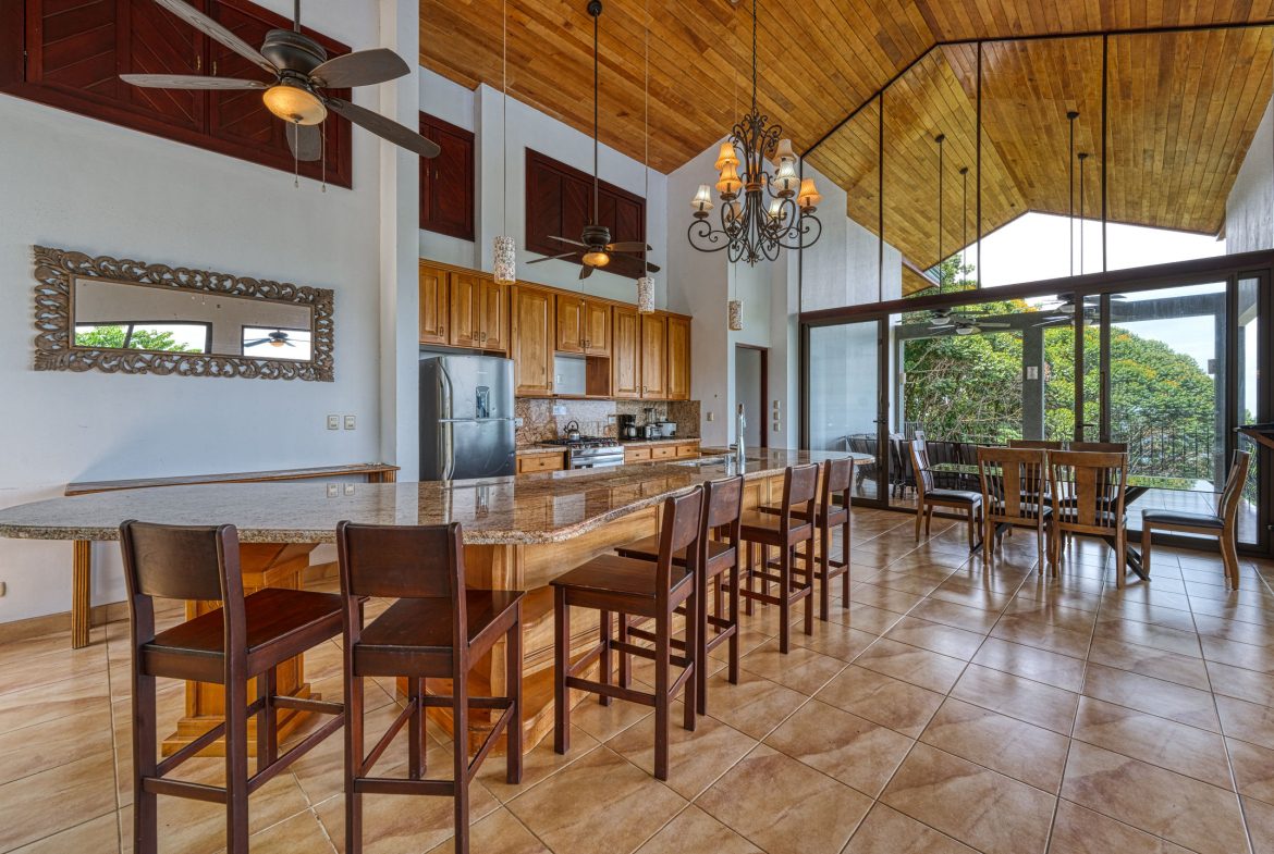 Best Views in Dominical – Home with Apartment and Infinity Pool – 1.47 Acres
