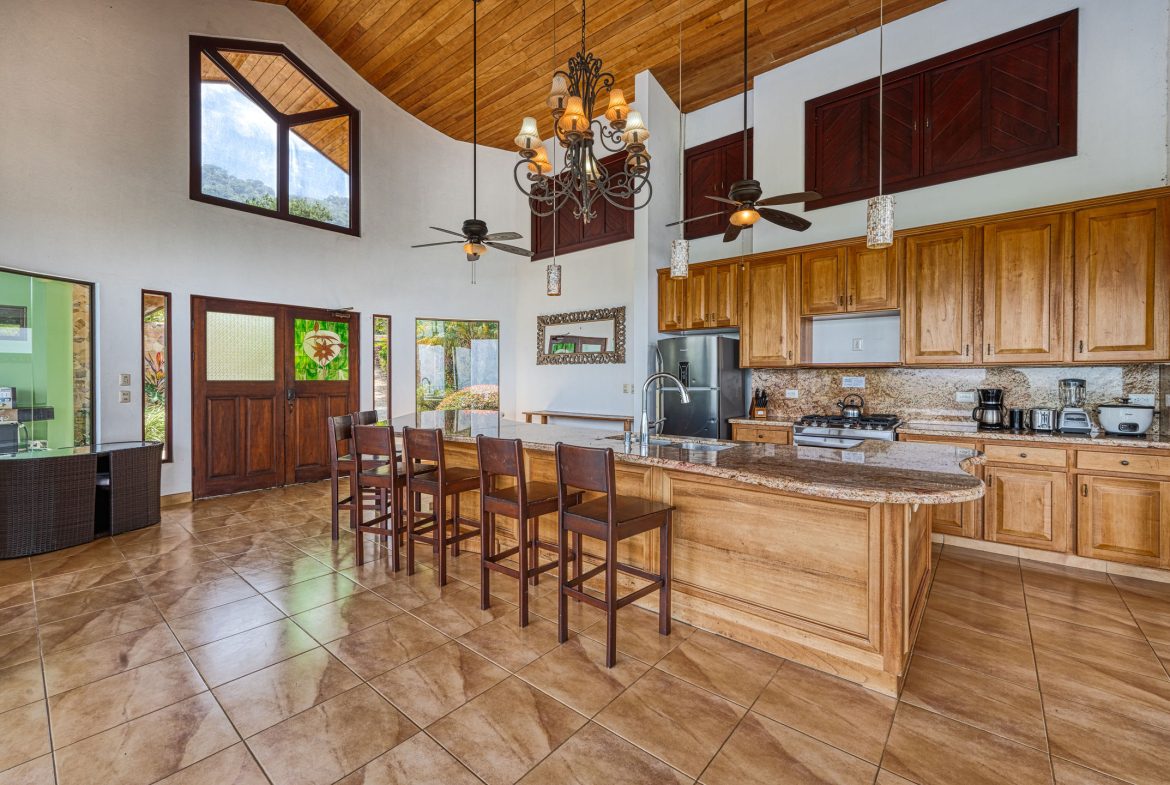 Best Views in Dominical – Home with Apartment and Infinity Pool – 1.47 Acres