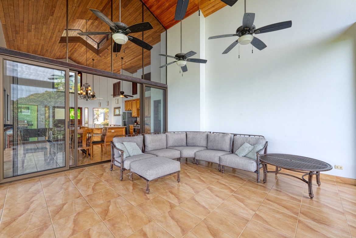 Best Views in Dominical – Home with Apartment and Infinity Pool – 1.47 Acres