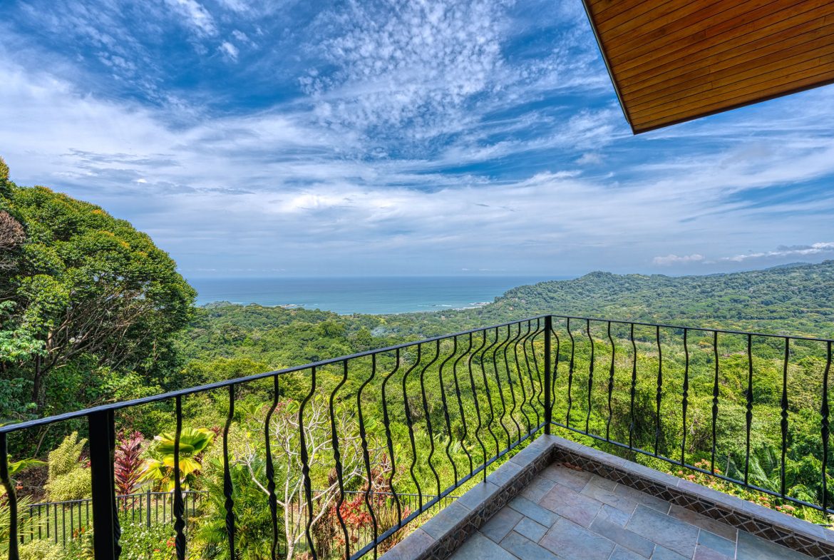 Best Views in Dominical – Home with Apartment and Infinity Pool – 1.47 Acres