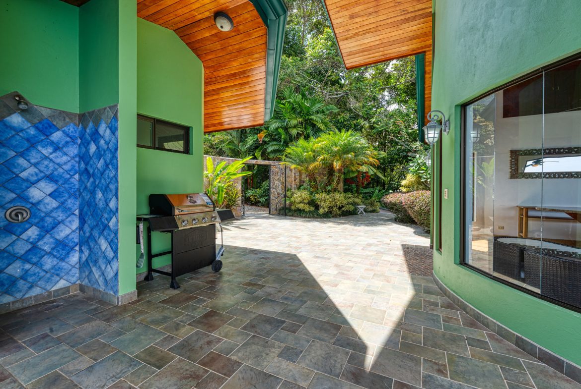 Best Views in Dominical – Home with Apartment and Infinity Pool – 1.47 Acres