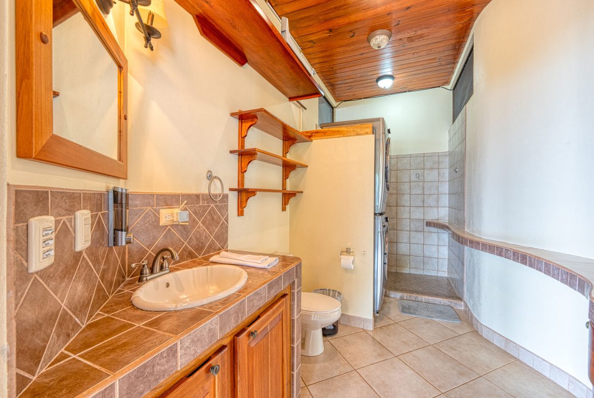 Best Views in Dominical – Home with Apartment and Infinity Pool – 1.47 Acres
