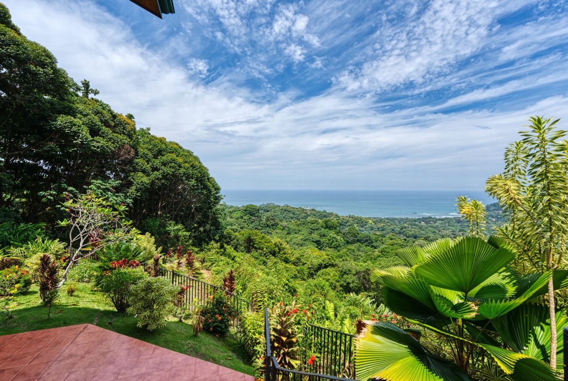 Best Views in Dominical – Home with Apartment and Infinity Pool – 1.47 Acres