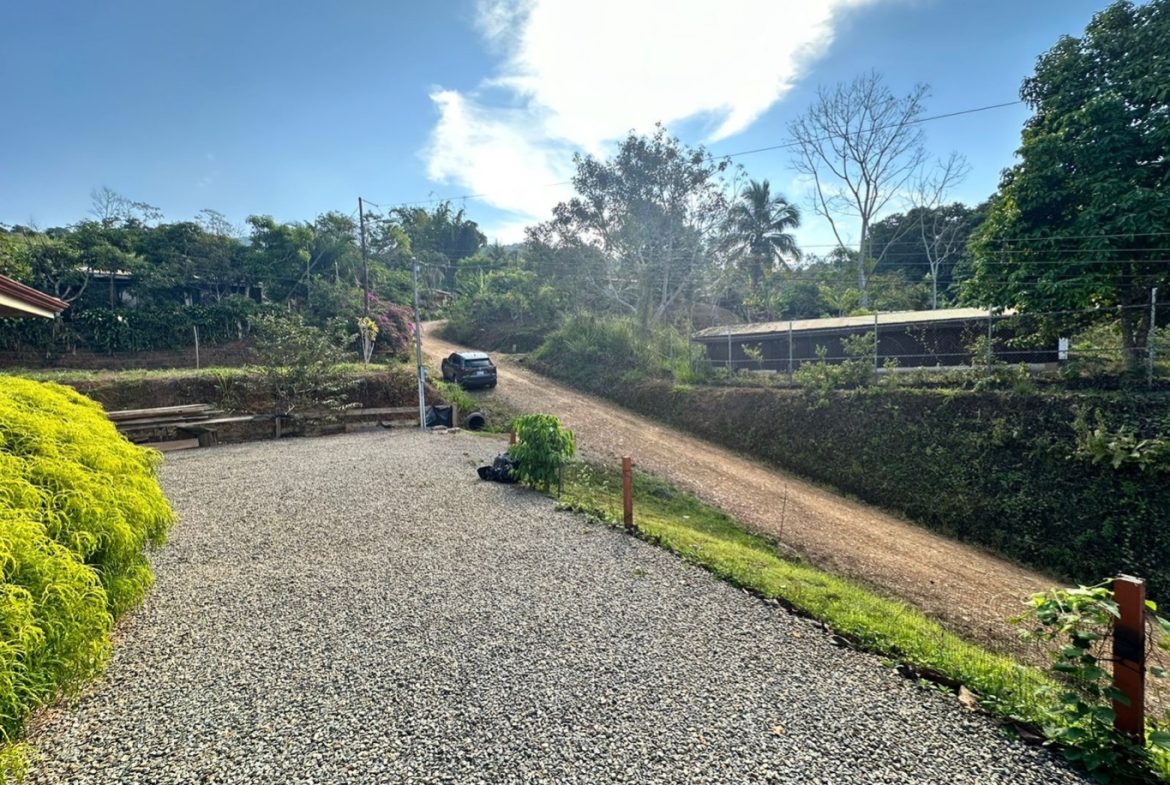 3 BEDROOM HOME IN A COOL CLIMATE WITH RIVER FRONTAGE – 1 ACRE