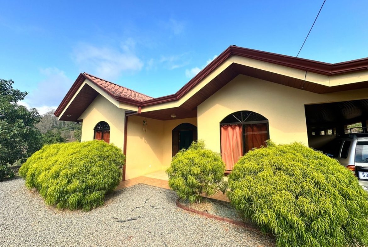 3 BEDROOM HOME IN A COOL CLIMATE WITH RIVER FRONTAGE – 1 ACRE