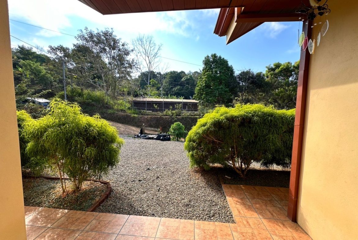 3 BEDROOM HOME IN A COOL CLIMATE WITH RIVER FRONTAGE – 1 ACRE