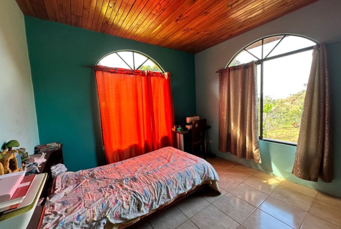 3 BEDROOM HOME IN A COOL CLIMATE WITH RIVER FRONTAGE – 1 ACRE