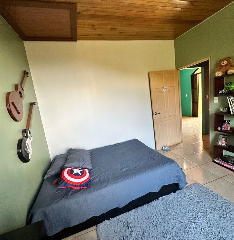 3 BEDROOM HOME IN A COOL CLIMATE WITH RIVER FRONTAGE – 1 ACRE