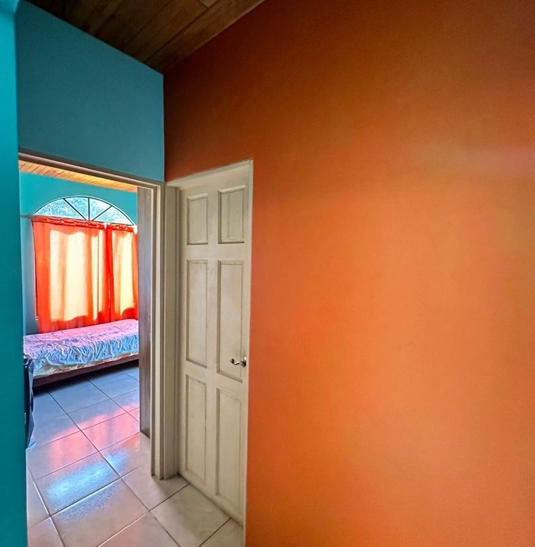 3 BEDROOM HOME IN A COOL CLIMATE WITH RIVER FRONTAGE – 1 ACRE