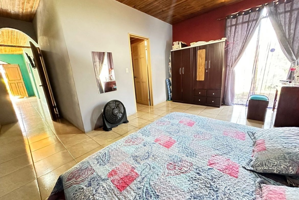 3 BEDROOM HOME IN A COOL CLIMATE WITH RIVER FRONTAGE – 1 ACRE
