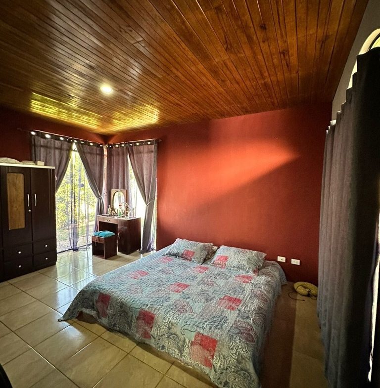 3 BEDROOM HOME IN A COOL CLIMATE WITH RIVER FRONTAGE – 1 ACRE