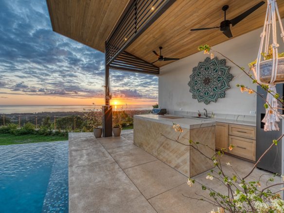 LUXURY 6 BEDROOM HOME WITH AMAZING OCEAN VIEW, Uvita, Costa Rica — photo 2