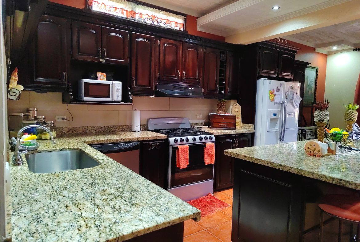 EXQUISITE SAN ISIDRO RESIDENCE: LUXURY LIVING AT ITS FINEST